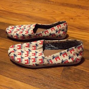 Toms Shoes - Toms- Very Clean Toms Shoes - Toms- Very Clean
